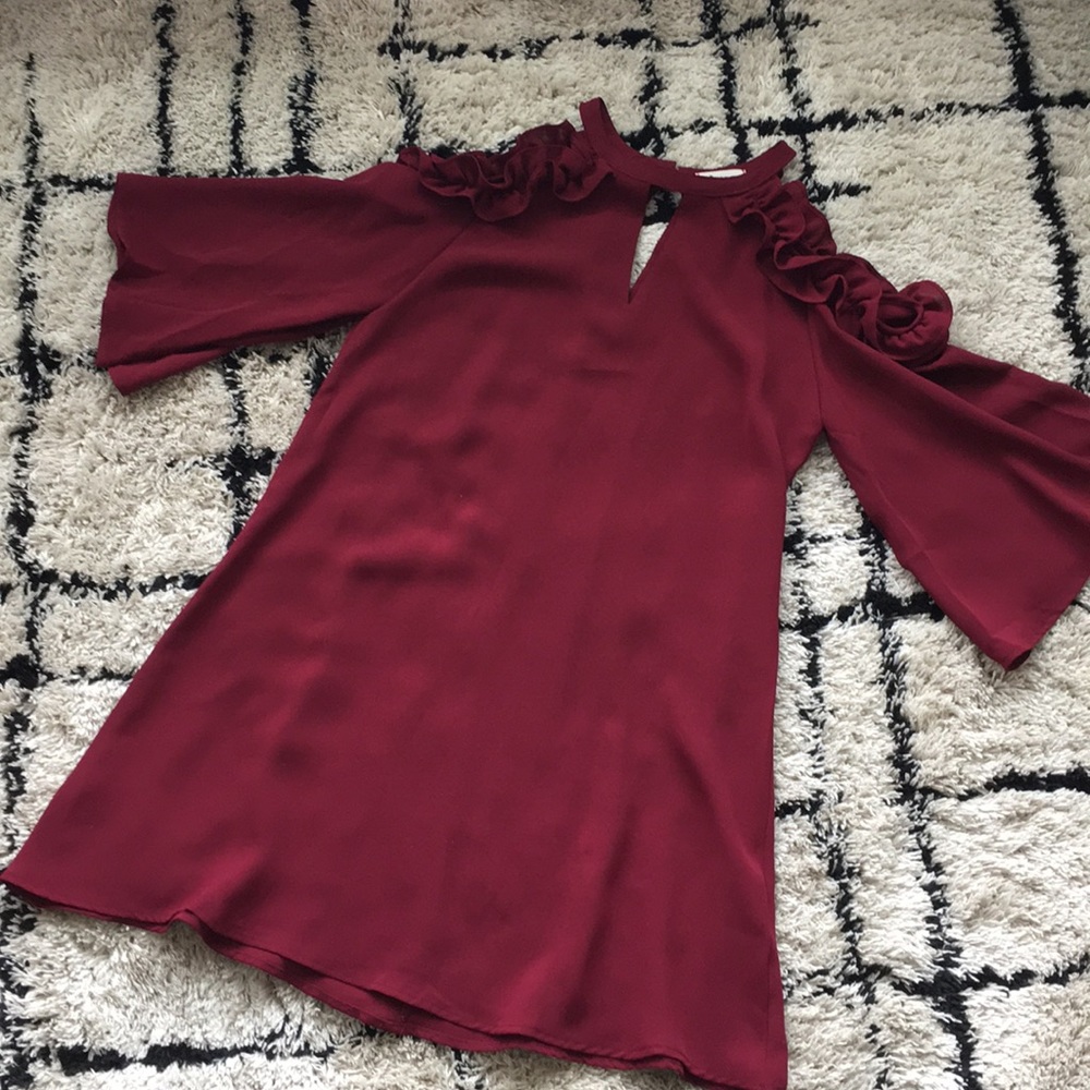 Peek-a-boo Shoulder Midi Dress